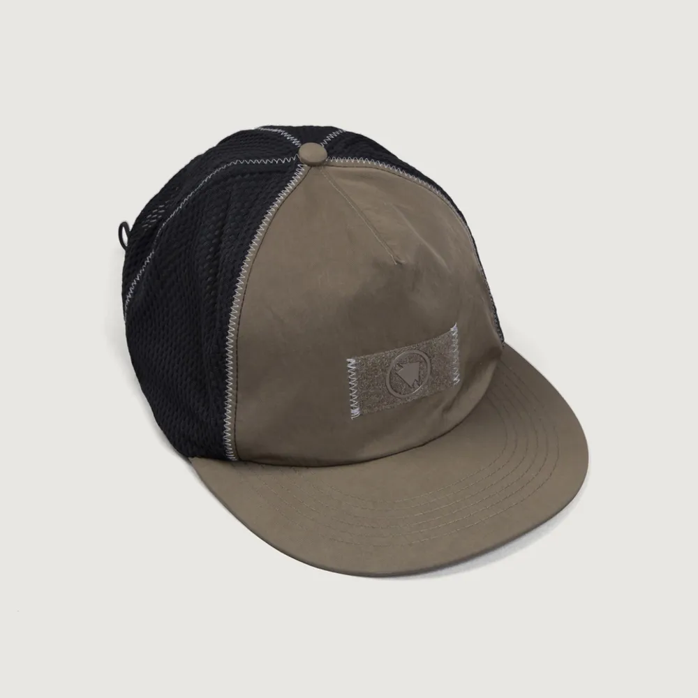 uPRISE Bikes Endura Surtrac Flat Brim Cap - Bungee Cord | Price match, 365 day return s, 18-Month Warranty, Finance Available & Free UK Delivery