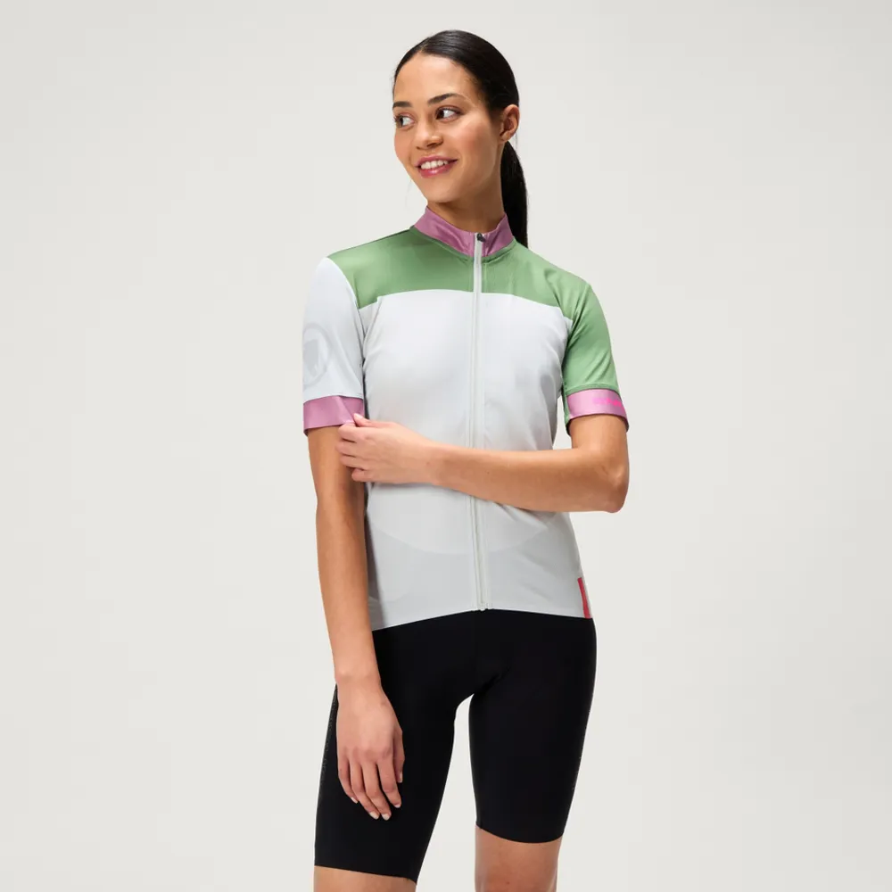 uPRISE Bikes Endura FS260 Chroma Women's Short Sleeve Jersey - Mains Grey | Price match, 365 day return s, 18-Month Warranty, Finance Available & Free UK Delivery