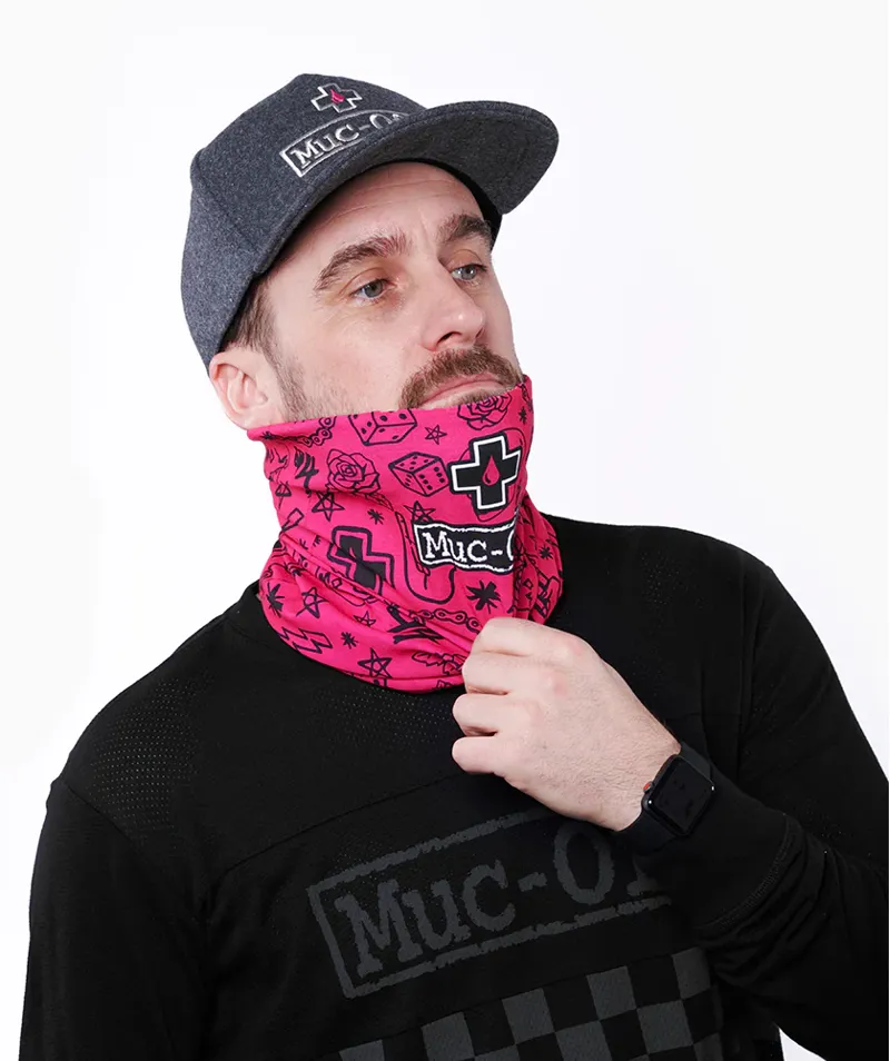 Muc-Off Lightweight Neck Gaiter - Punk Pink-2