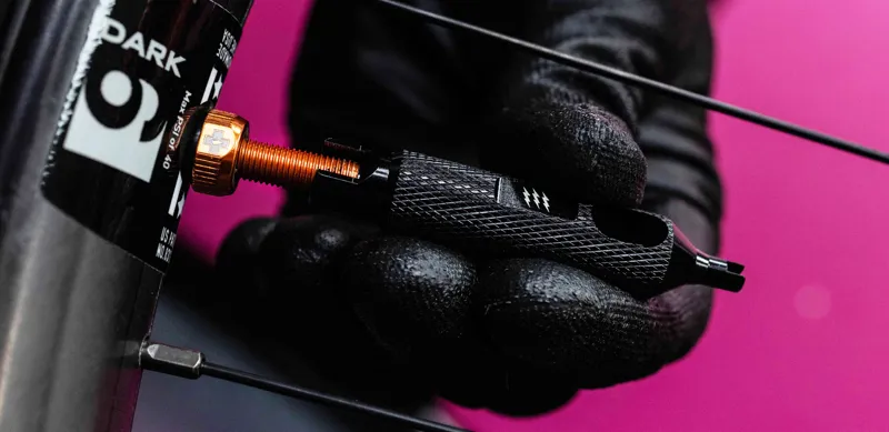 Muc-Off Valve Core Remover-3