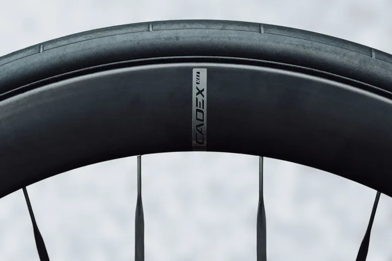 Cadex Aero Folding Road Clincher Kevlar/Carbon Bead Tyre - 700x28c-4