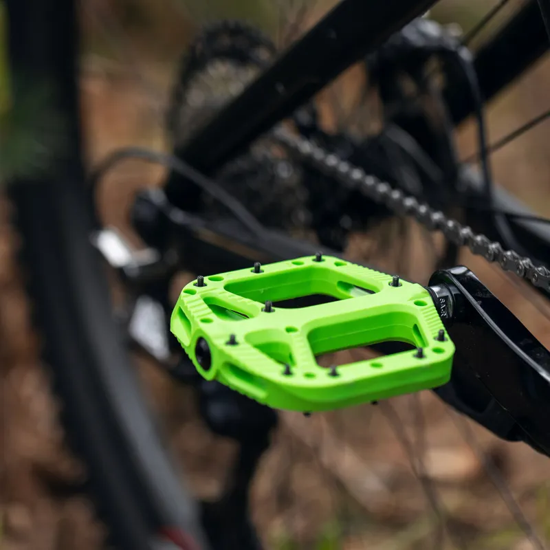 Oxford Loam 20 Nylon Flat MTB Pedals - Green-1