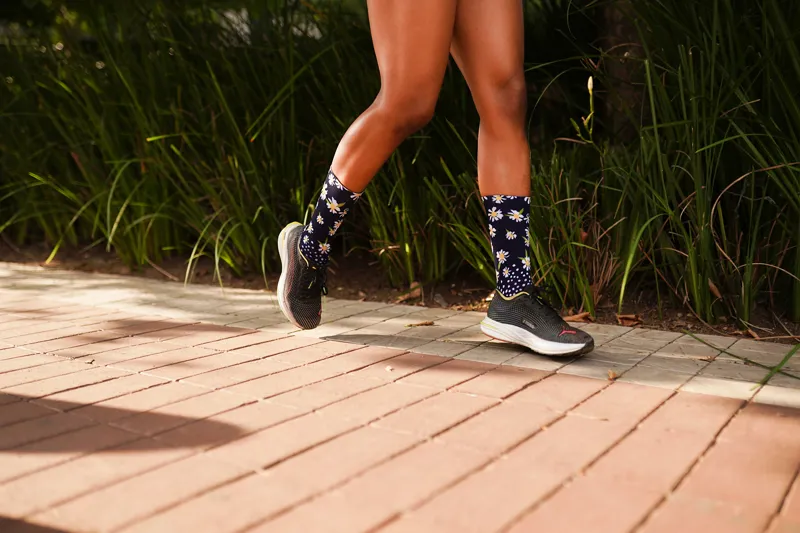 Sox Footwear Daisy Tropicals Premium Crew Socks - Navy-2