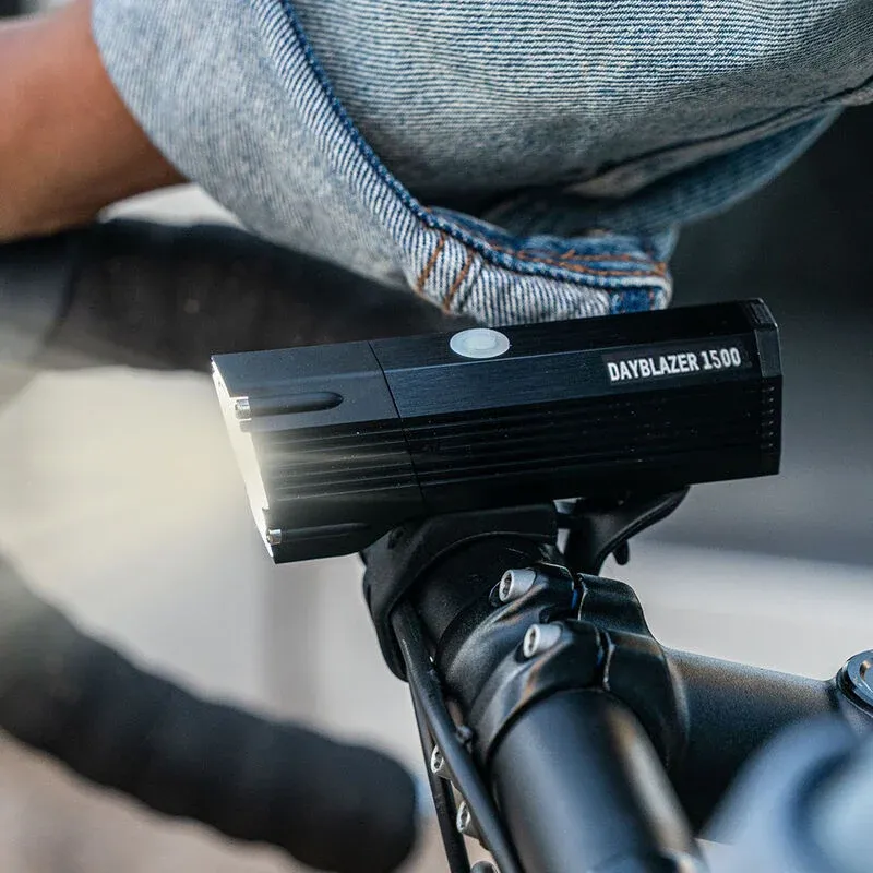 Blackburn Dayblazer 1500 V2 Front Light - Black-13