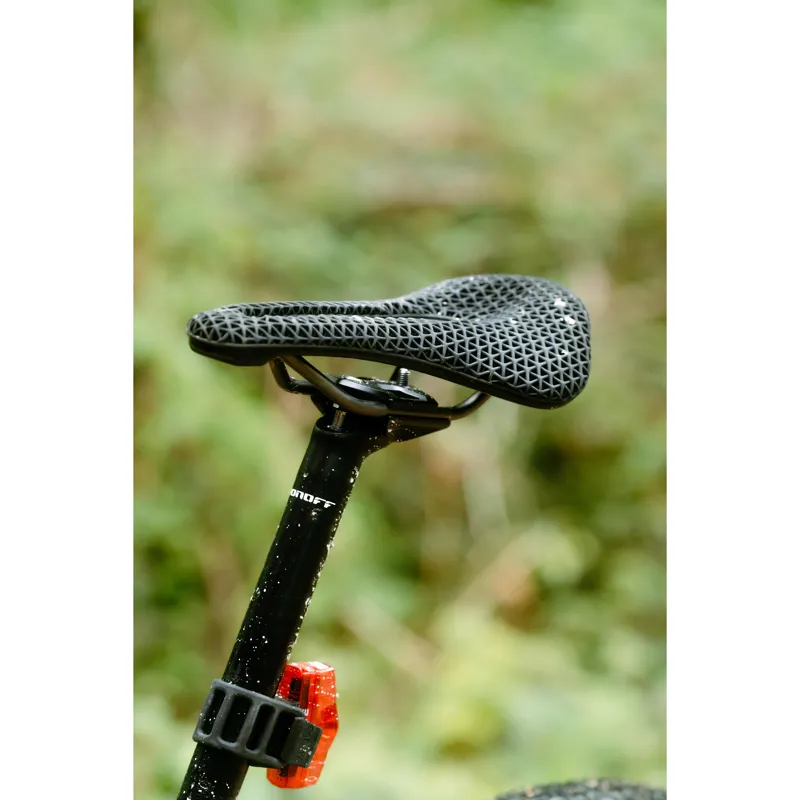 CatEye VIZ 100 USB-C Rear Bike Light - Red-1
