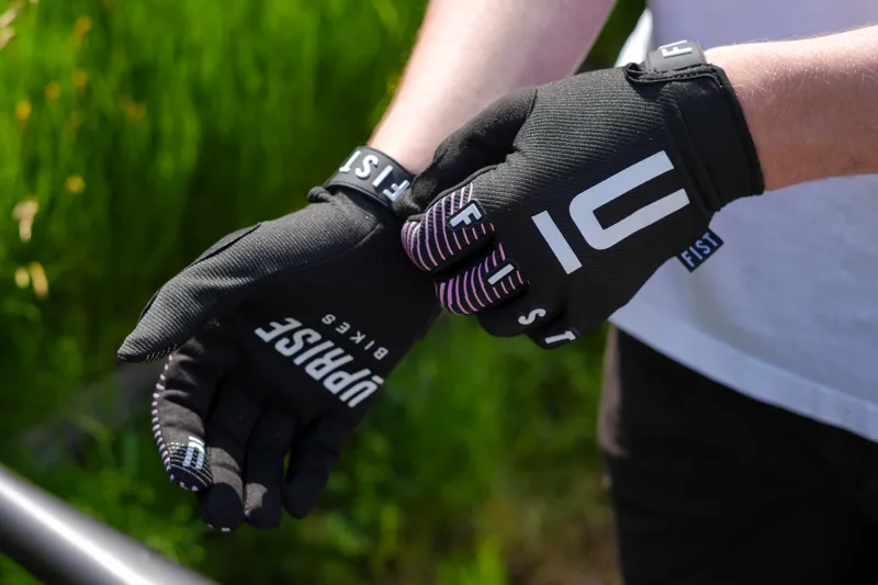 Uprise Fist MTB Gloves - Black-1