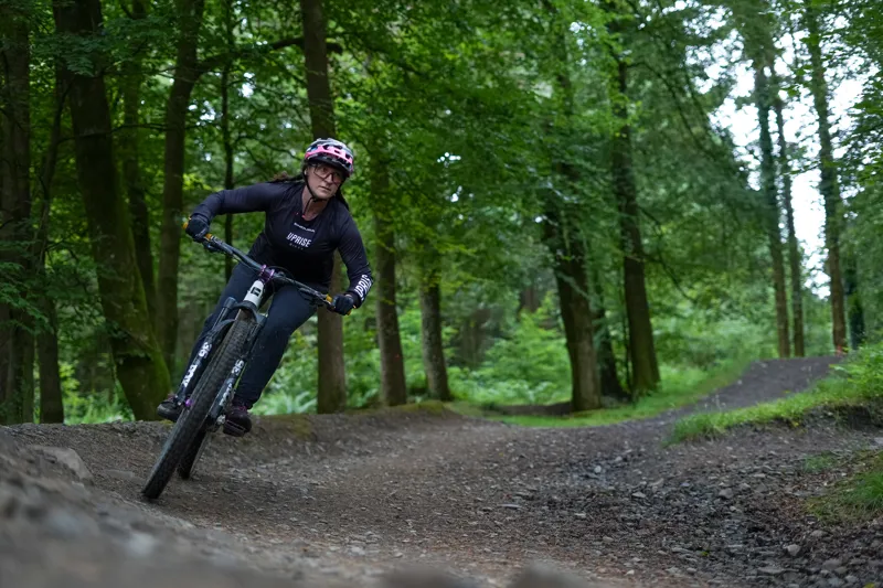 Uprise Endura MT500 Women's Long Sleeve Mountain Bike Jersey - Black-2