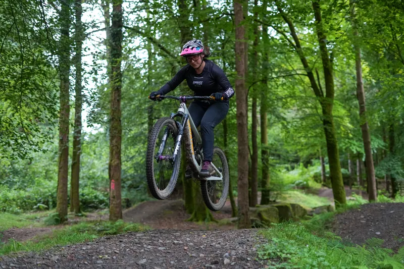 Uprise Endura MT500 Women's Long Sleeve Mountain Bike Jersey - Black-3