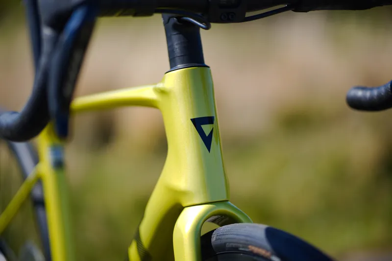 Giant Defy Advanced 1 2026 Carbon Endurance Road Bike - Cyber Lime-3