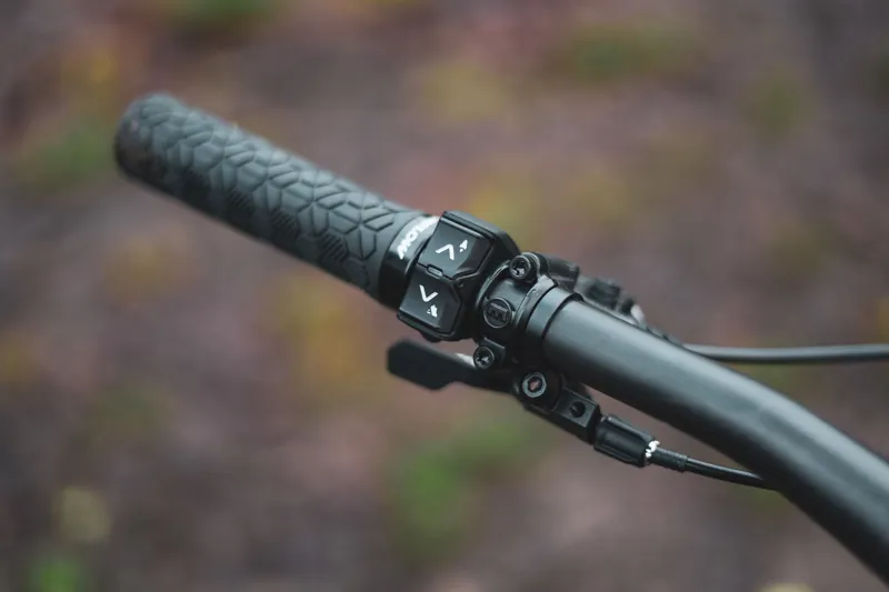 Amflow PL Carbon Pro 800Wh 2026 Electric Mountain Bike - Cosmic Black-8