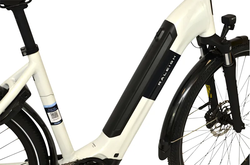 Nearly New Raleigh Motus Low Step 2026 Electric Hybrid Bike - 51 cm - Sparkling White-3