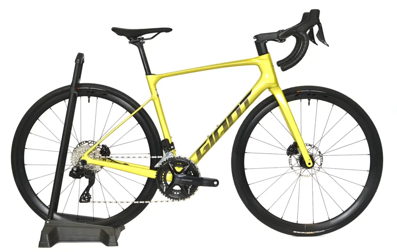 Ex Demo Giant Defy Advanced 1 2026 Carbon Endurance Road Bike - Medium - Cyber Lime