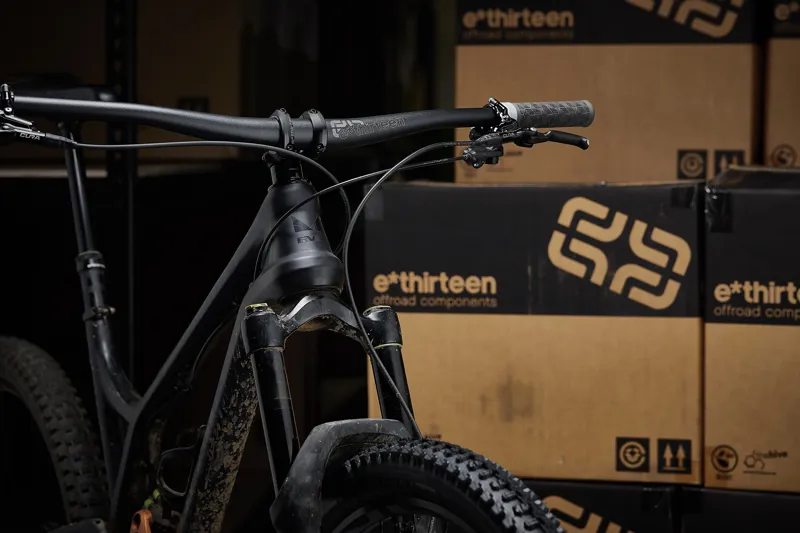 E-thirteen Base Alloy 35 Handlebar 800mm Wide 20mm Rise 35mm  - Black-2