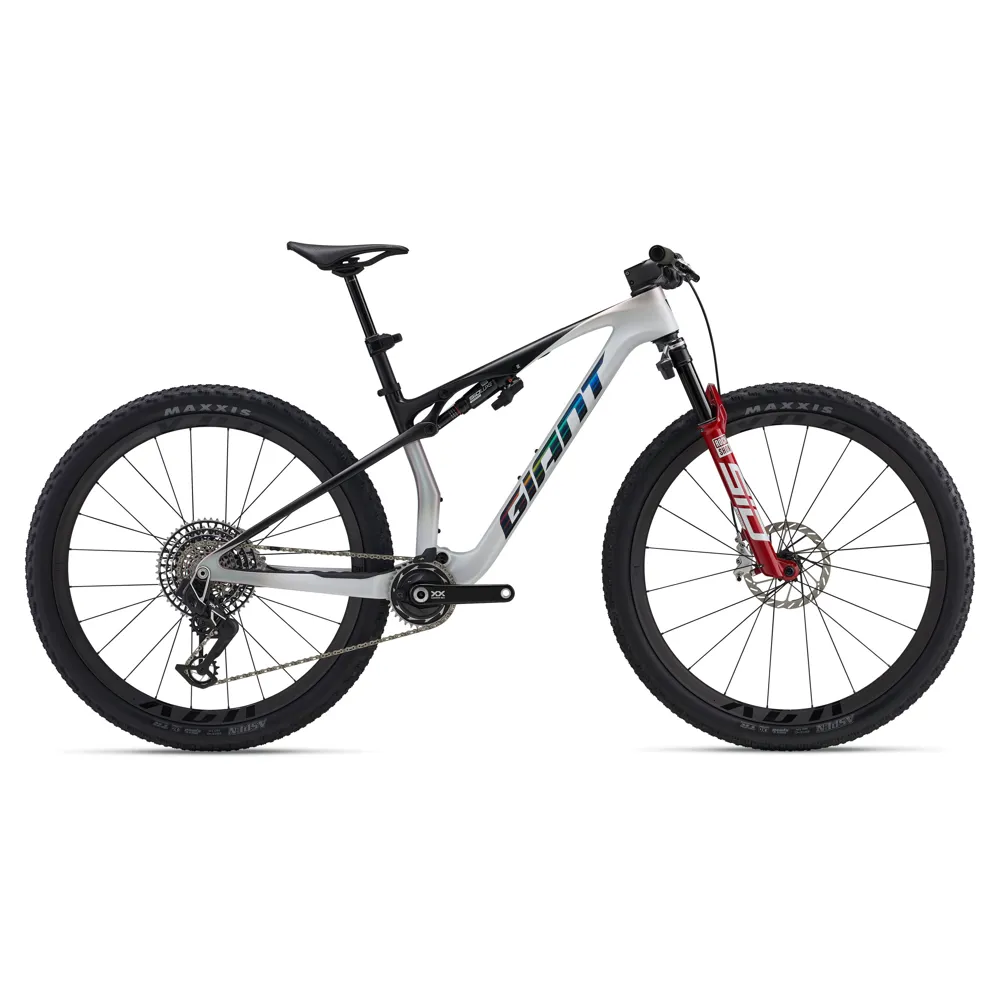 uPRISE Bikes Giant Anthem Advanced SL SE 29er 2026 Full Suspension MTB - White/Carbon | Price match, 365 day return s, 18-Month Warranty, Finance Available & Free UK Delivery