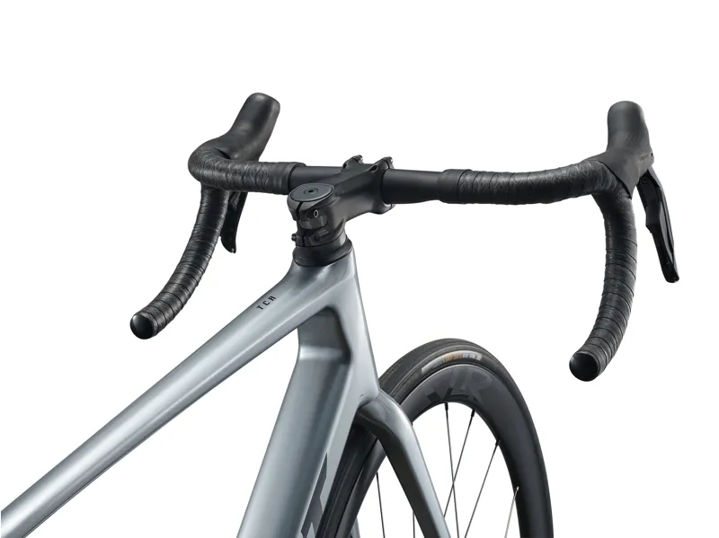 Giant TCR Advanced Pro 1 Di2 2026 Carbon Road Bike - Tech Silver-4