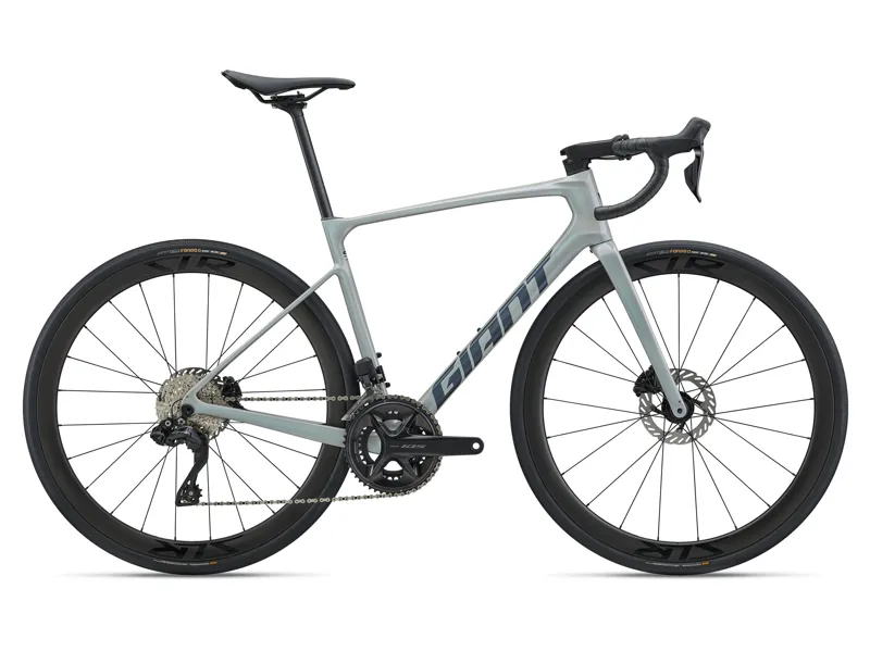 Giant Defy Advanced 0 2027 Carbon Endurance Road Bike - Supernova Grey