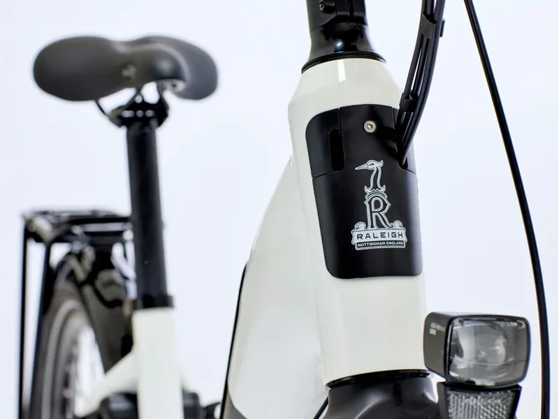 Raleigh Motus Low Step 2026 Electric Hybrid Bike - Sparkling White-1
