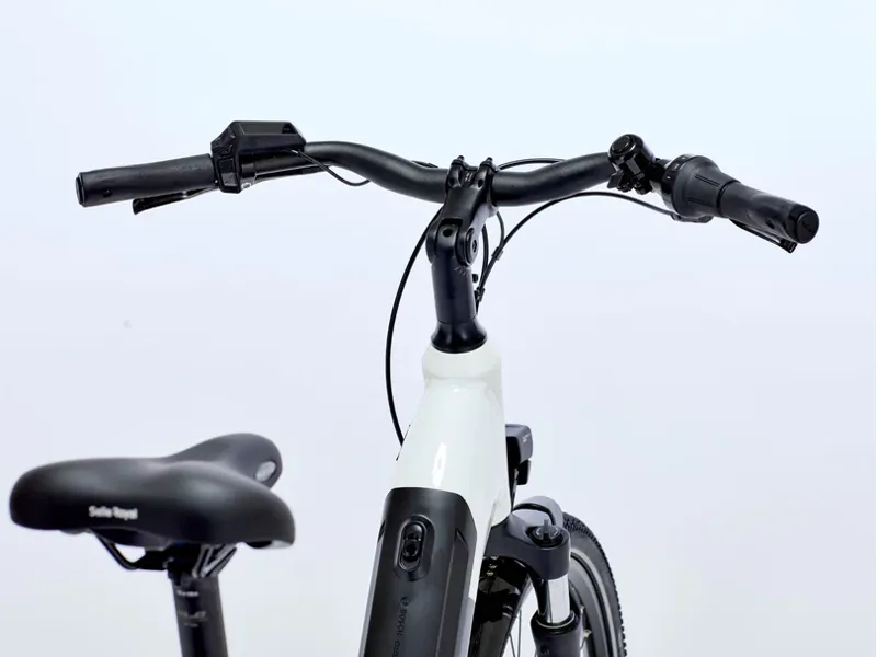 Raleigh Motus Low Step 2026 Electric Hybrid Bike - Sparkling White-2