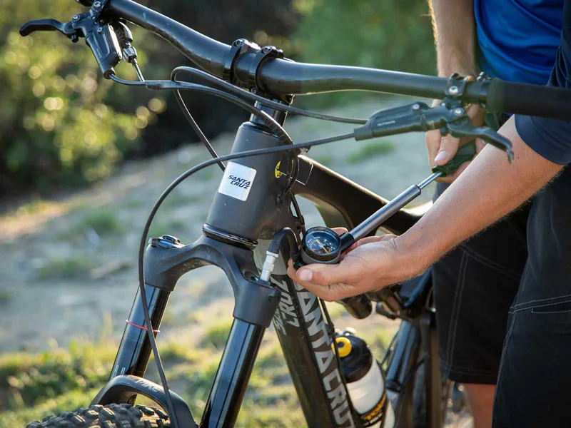 Topeak Pocket Shock DXG Shock Pump - Black/Silver-2