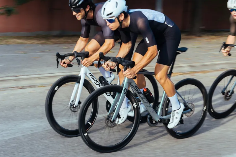 Fulcrum Wind 42 Carbon T/L Disc Brake Road Wheelset-3