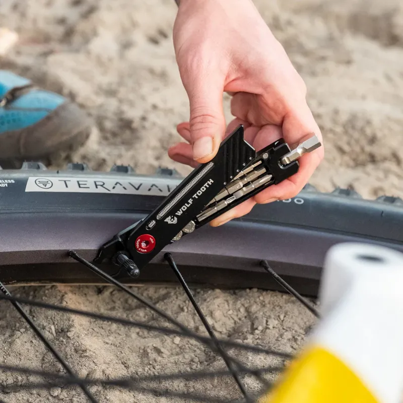 Wolf Tooth 8-Bit Pack Pliers 17 Functions Multitool - Black/Red-2