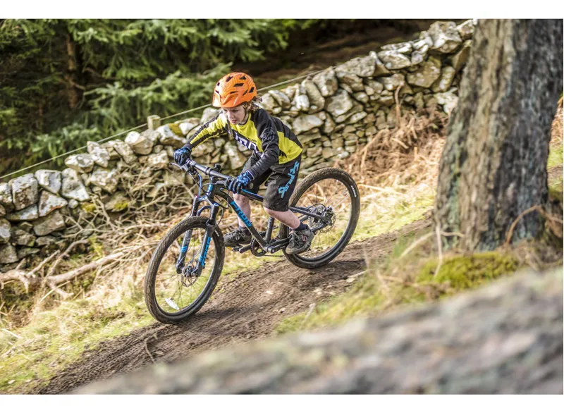 Frog MTB 62 24w 2025 Kids Bike - Metallic Grey/Neon Blue-1