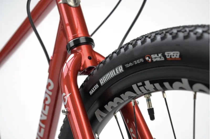 Genesis Croix De Fer 10 FB 2025 Flat Bar Gravel Road Bike -Candy Warhols-2