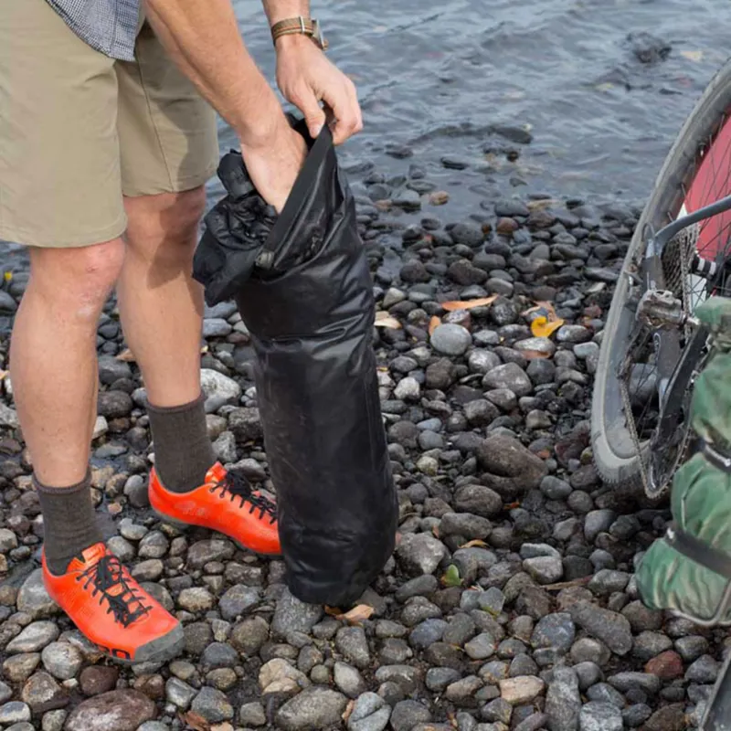 Blackburn Outpost Handlebar Roll With Dry Bag-2