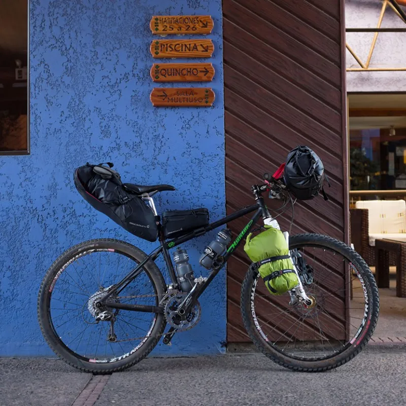 Blackburn Outpost Saddle Bag With Drybag-3