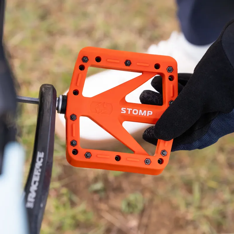 Oxford Stomp Nylon Flat MTB Pedals - Orange-3