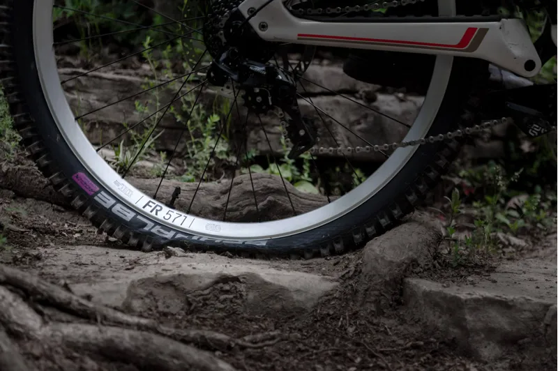 DT Swiss FR 571 SBWT Disc 32H Presta Drilled 29er MTB Rim - Silver-2
