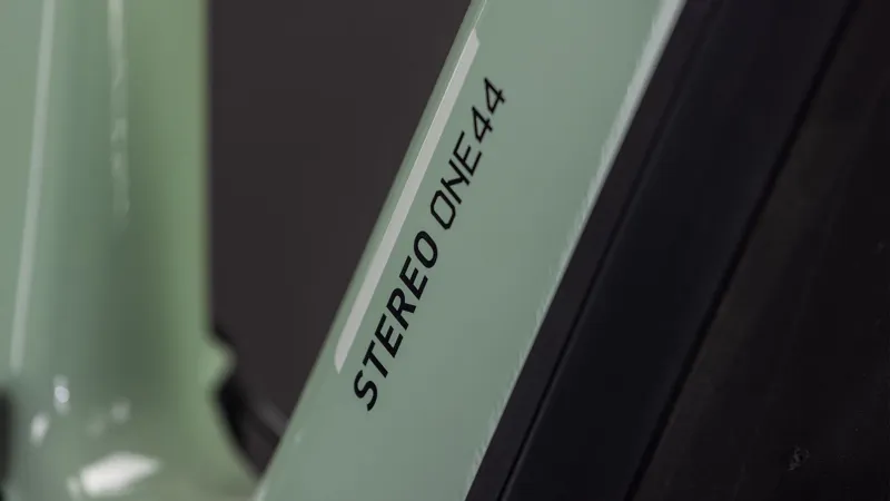 Cube Stereo Hybrid ONE44 HPC RACE 800 2026 Electric MTB - Driedherbs/Black-5