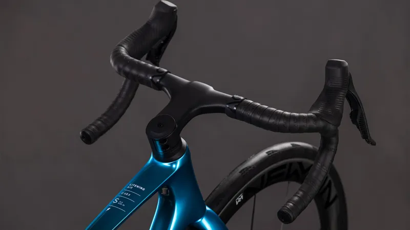 Cube Litening Air C:68X SLX 2026 Carbon Road Bike - Chromeblue/Liquidblue-2