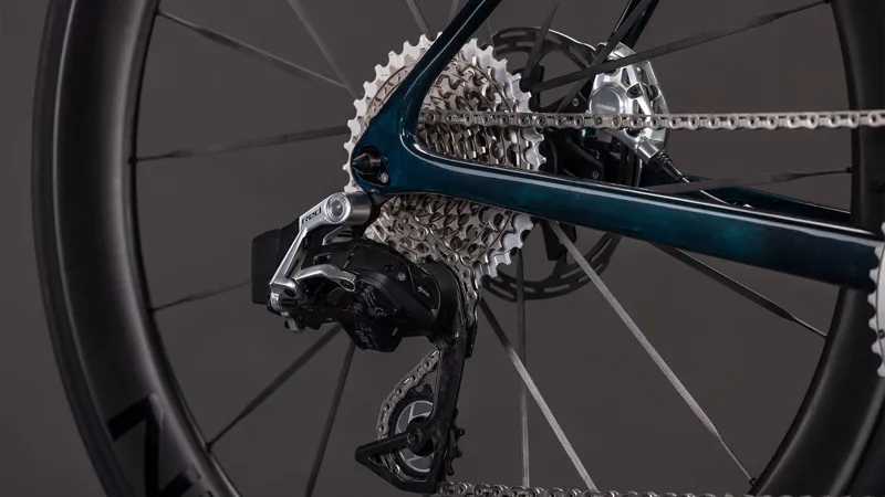 Cube Litening Air C:68X SLX 2026 Carbon Road Bike - Chromeblue/Liquidblue-6